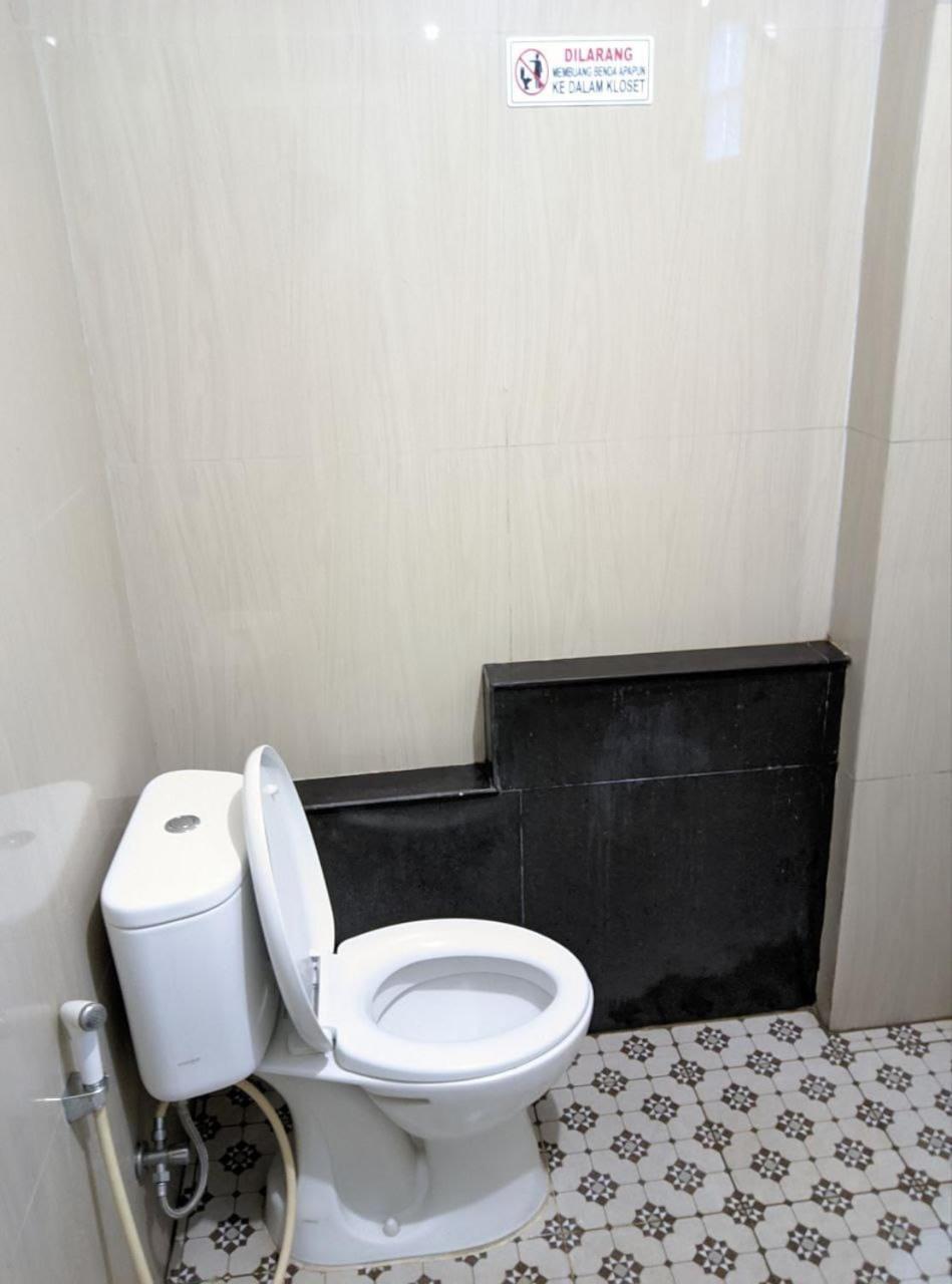 Teratai Residence Mitra Reddoorz Медан Екстериор снимка