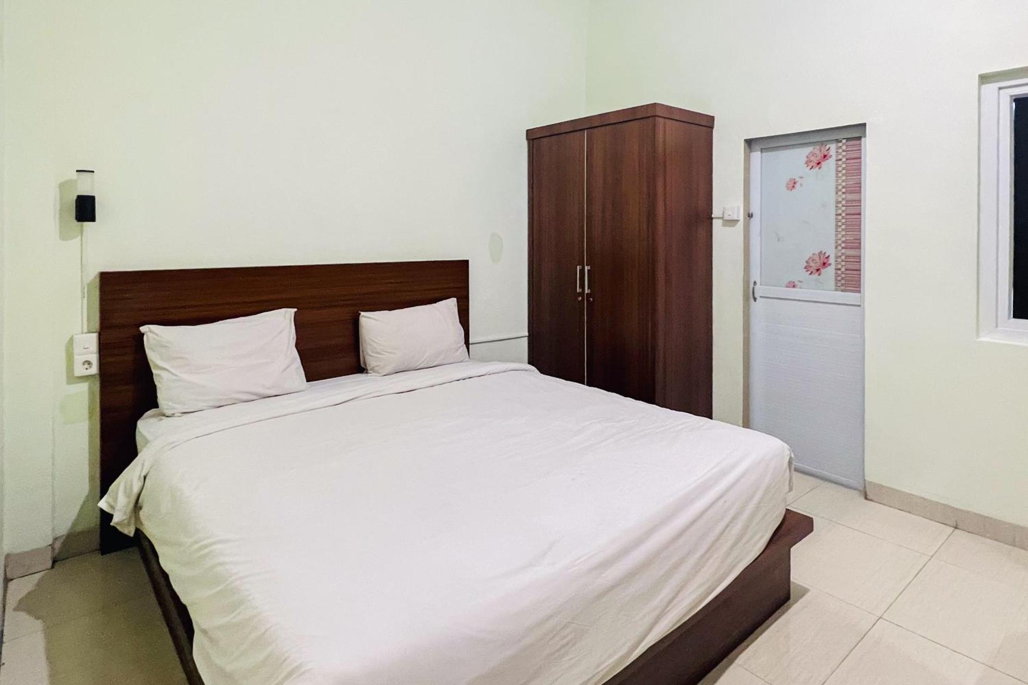 Teratai Residence Mitra Reddoorz Медан Екстериор снимка
