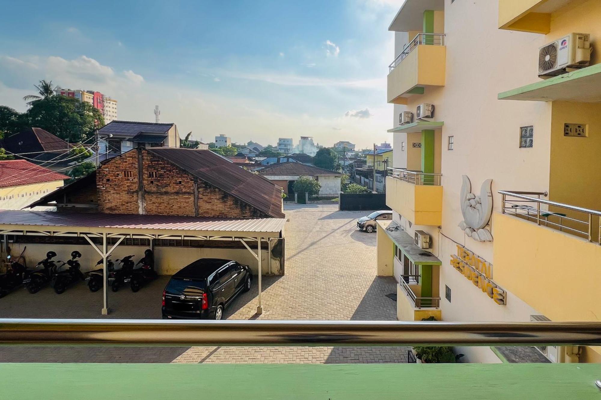 Teratai Residence Mitra Reddoorz Медан Екстериор снимка